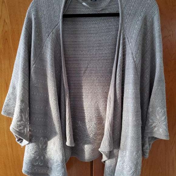 Sweater Shawl - Picture 1 of 4